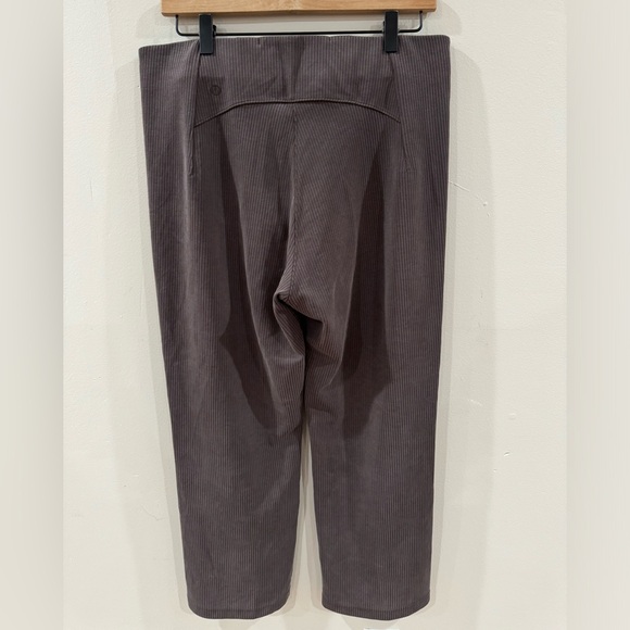 lululemon ribbed softstreme zip-leg high-rise cropped pant 25” size 12 - Picture 10 of 16